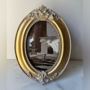 Oval ornate antique style picture frame for 4x6” photo